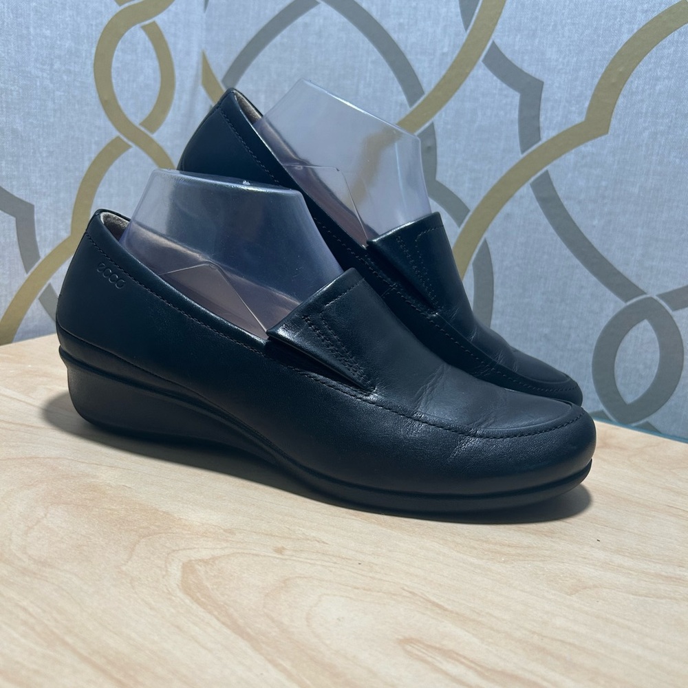 Ecco Women’s Helsinki 2 Black Slip On Loafer Dress Shoes size Eu 39